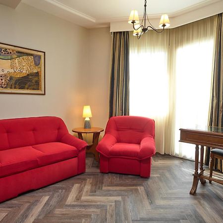 Iris Hotel Thermi Bagian luar foto