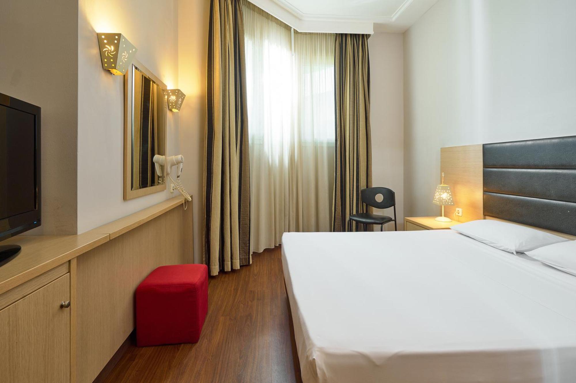 Iris Hotel Thermi Bagian luar foto