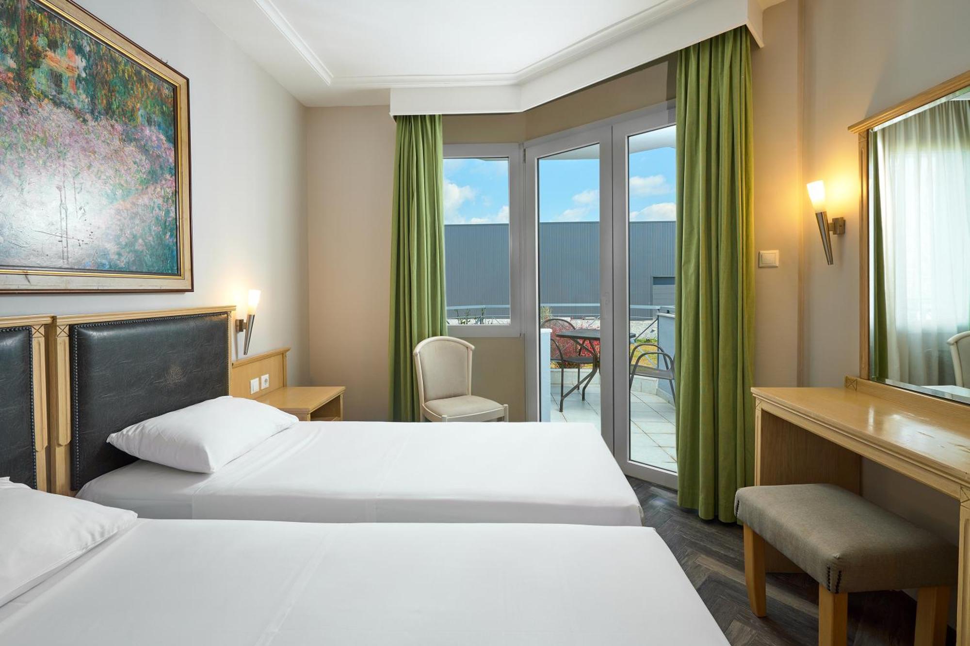 Iris Hotel Thermi Bagian luar foto
