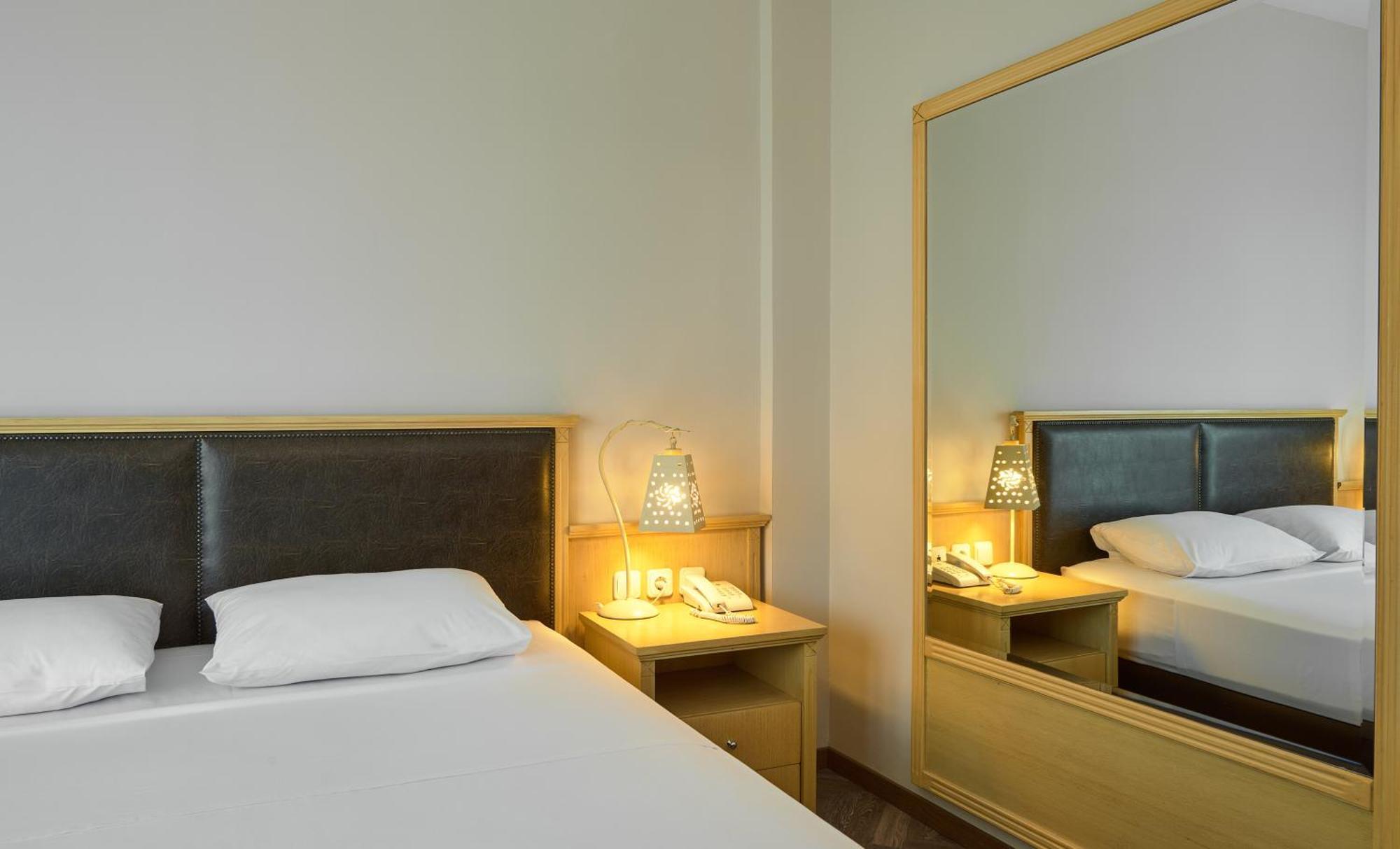 Iris Hotel Thermi Bagian luar foto