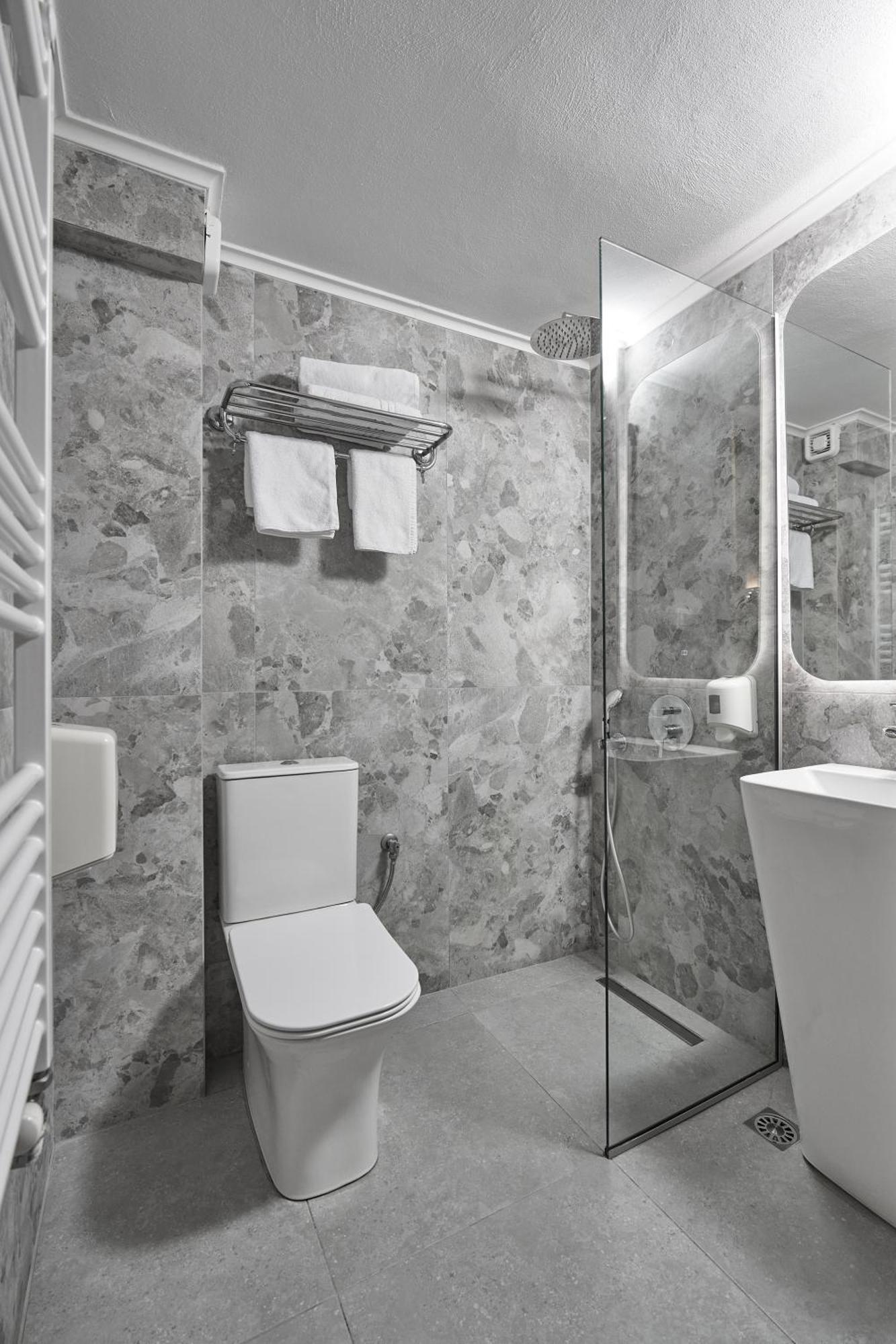 Iris Hotel Thermi Bagian luar foto