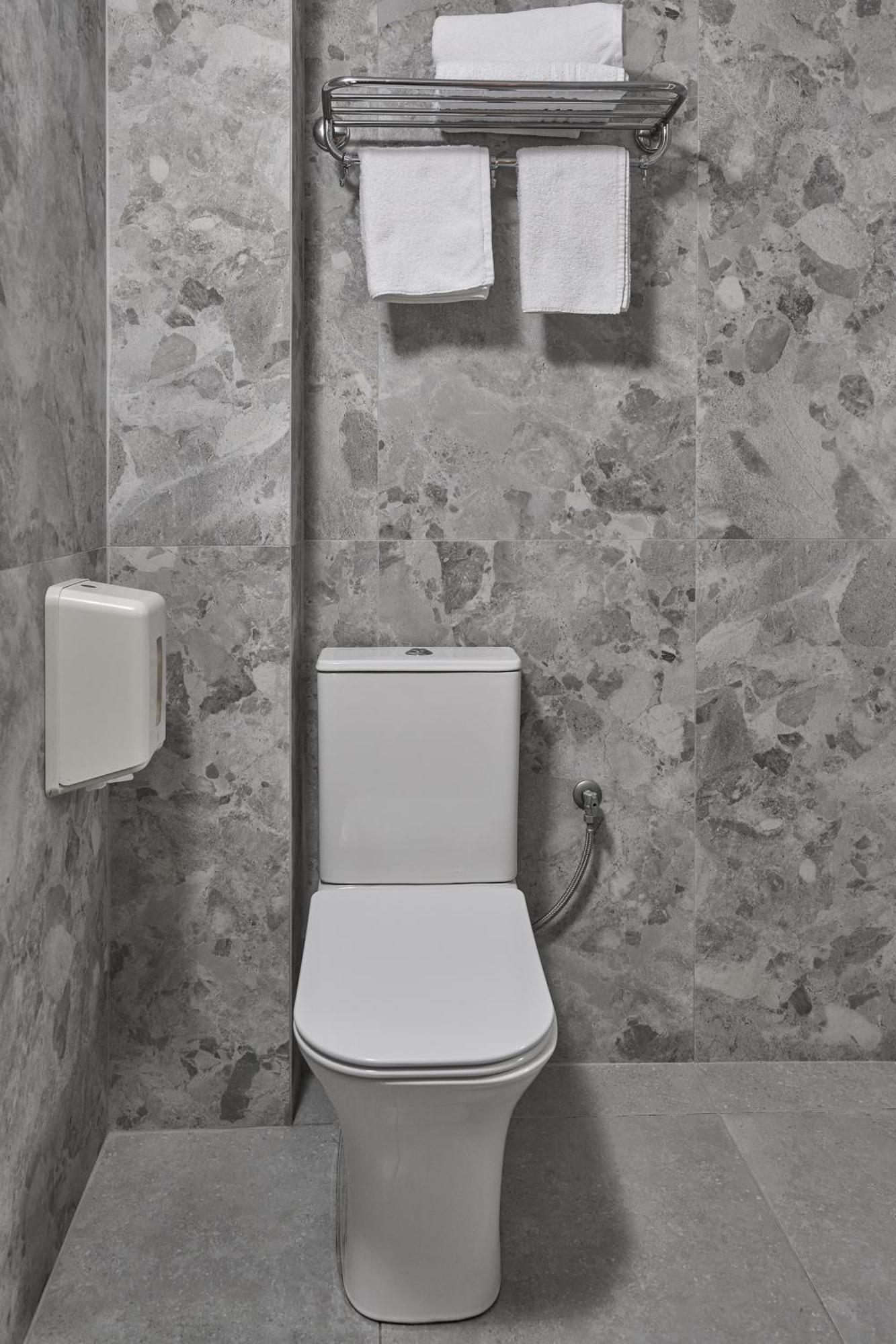 Iris Hotel Thermi Bagian luar foto