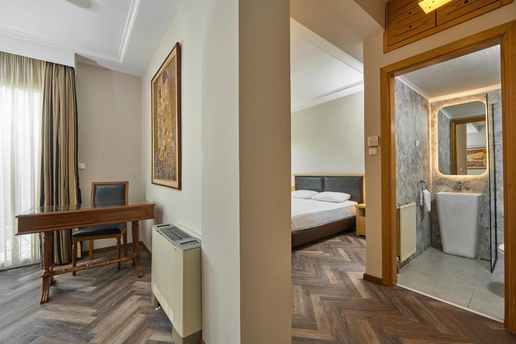 Iris Hotel Thermi Bagian luar foto